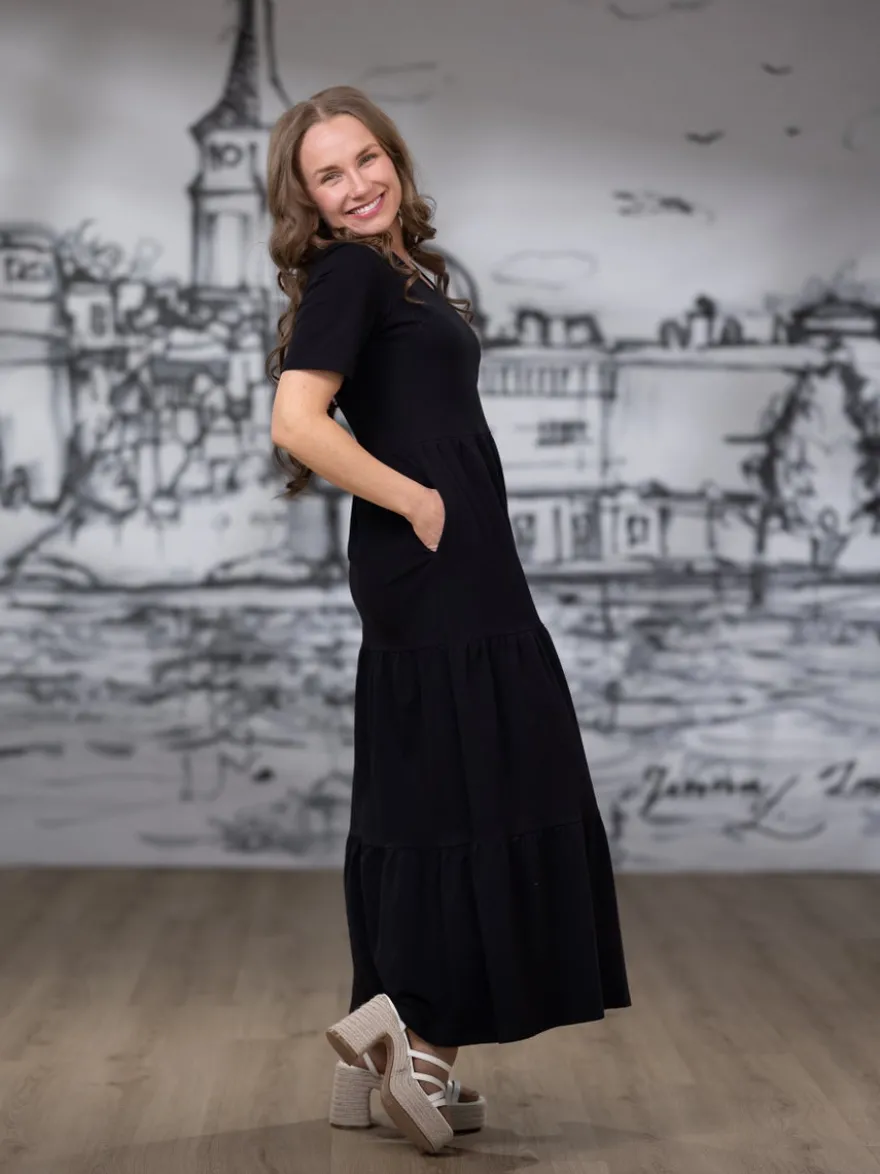 SUVImekko maxi (musta trikoo)