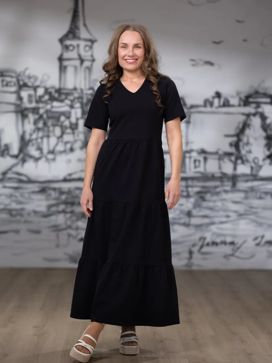 SUVImekko maxi (musta trikoo)