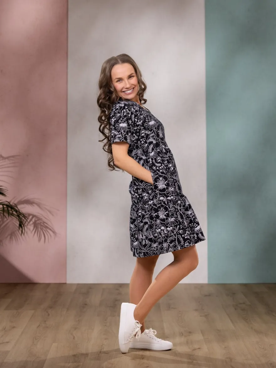 SUVImekko (Puistossa musta / valkoinen trikoo)